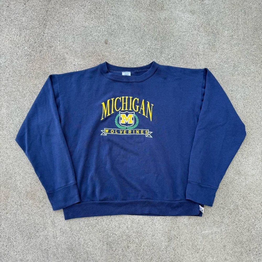 Vintage 90’s LOGO 7 Michigan Wolverines NCAA Embroidered Crewneck Sweater Blue